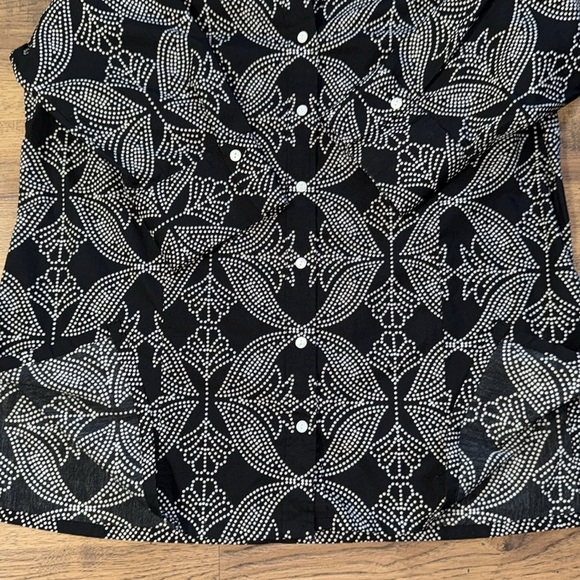 WRINKLE FREE Elegant Black and White Women's Top - Picture 7 of 7